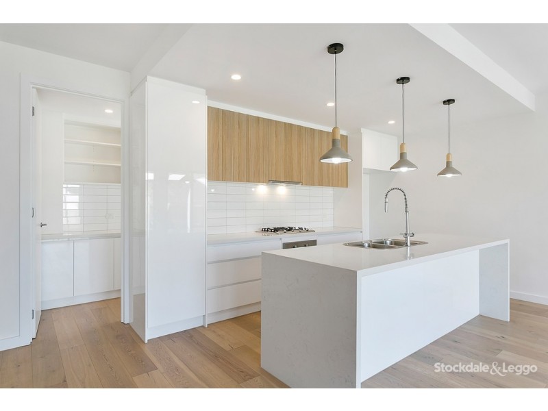 2/10 Overlea Avenue, Rosebud VIC 3939