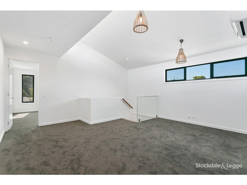 2/10 Overlea Avenue, Rosebud VIC 3939