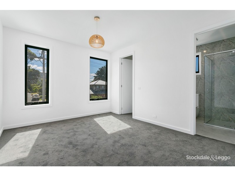 2/10 Overlea Avenue, Rosebud VIC 3939