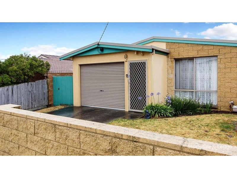 101 Fourth Avenue, Rosebud VIC 3939