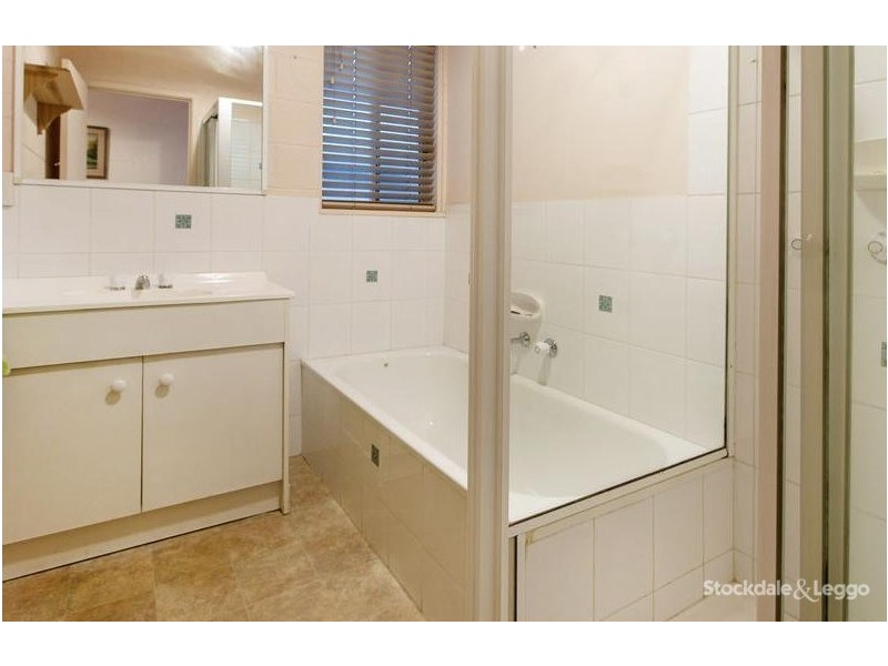 101 Fourth Avenue, Rosebud VIC 3939