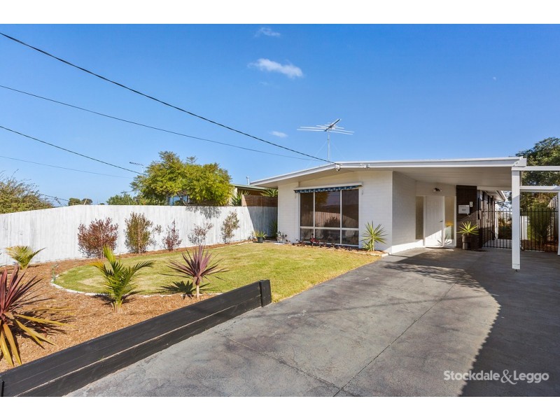 198 Ninth Avenue South, Rosebud VIC 3939