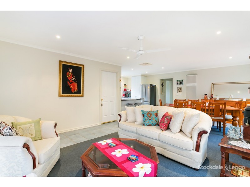 182 Seventh Avenue, Rosebud VIC 3939