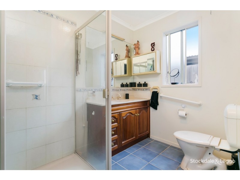 182 Seventh Avenue, Rosebud VIC 3939