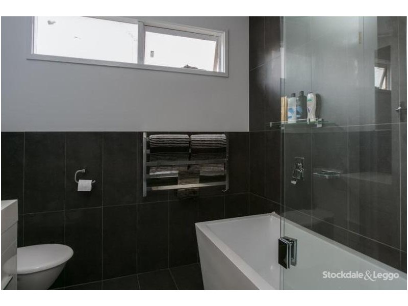 195 Eighth Avenue, Rosebud VIC 3939