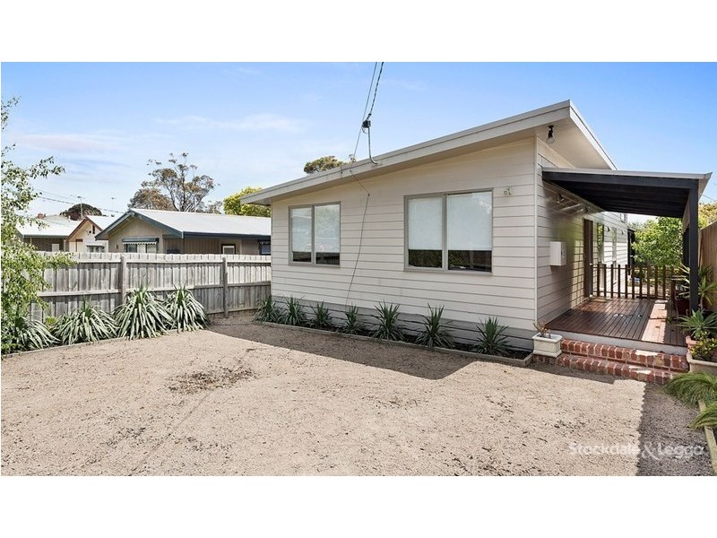 32 Fourth Avenue, Rosebud VIC 3939