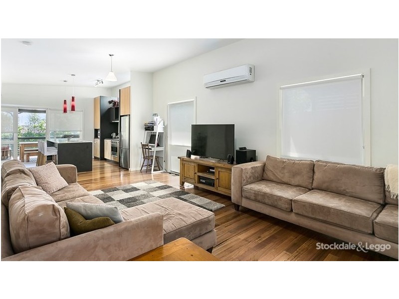 32 Fourth Avenue, Rosebud VIC 3939