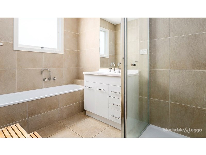 32 Fourth Avenue, Rosebud VIC 3939