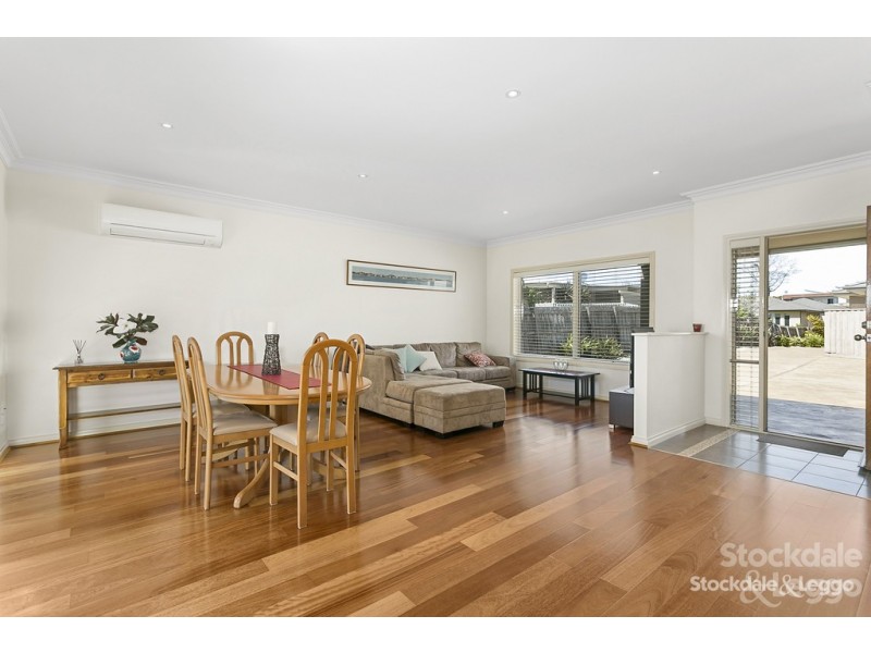 2/4 Moorfield Avenue, Rosebud VIC 3939
