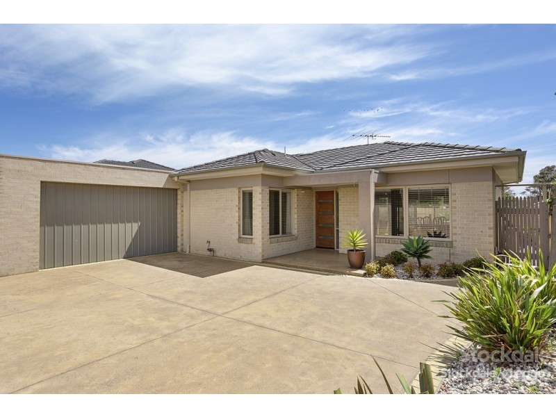 2/4 Moorfield Avenue, Rosebud VIC 3939