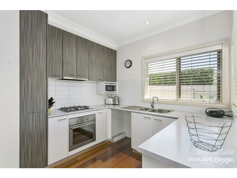 2/4 Moorfield Avenue, Rosebud VIC 3939