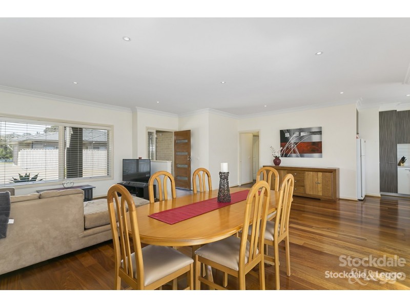 2/4 Moorfield Avenue, Rosebud VIC 3939