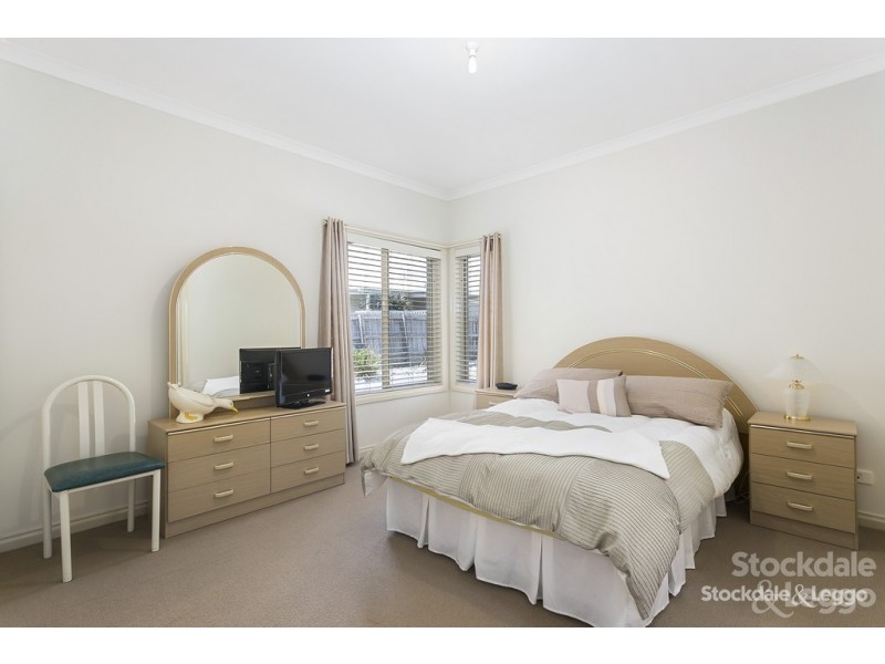 2/4 Moorfield Avenue, Rosebud VIC 3939