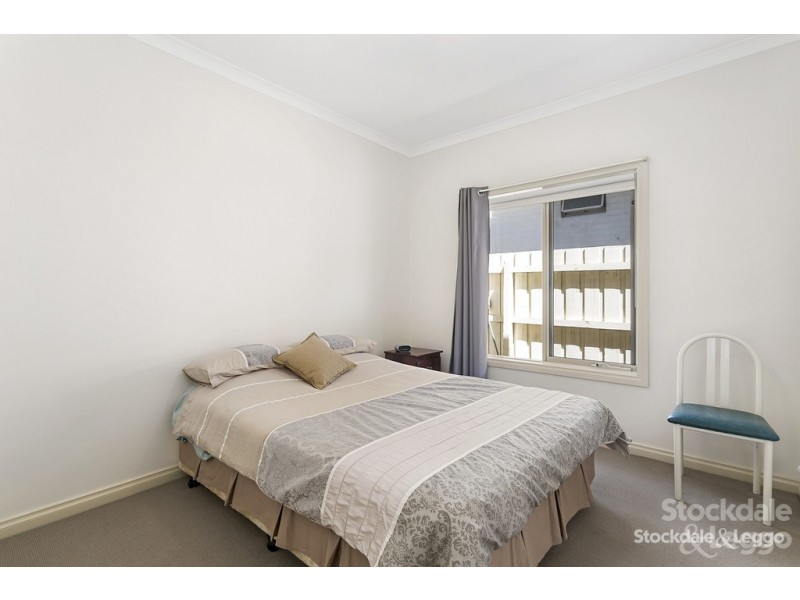 2/4 Moorfield Avenue, Rosebud VIC 3939