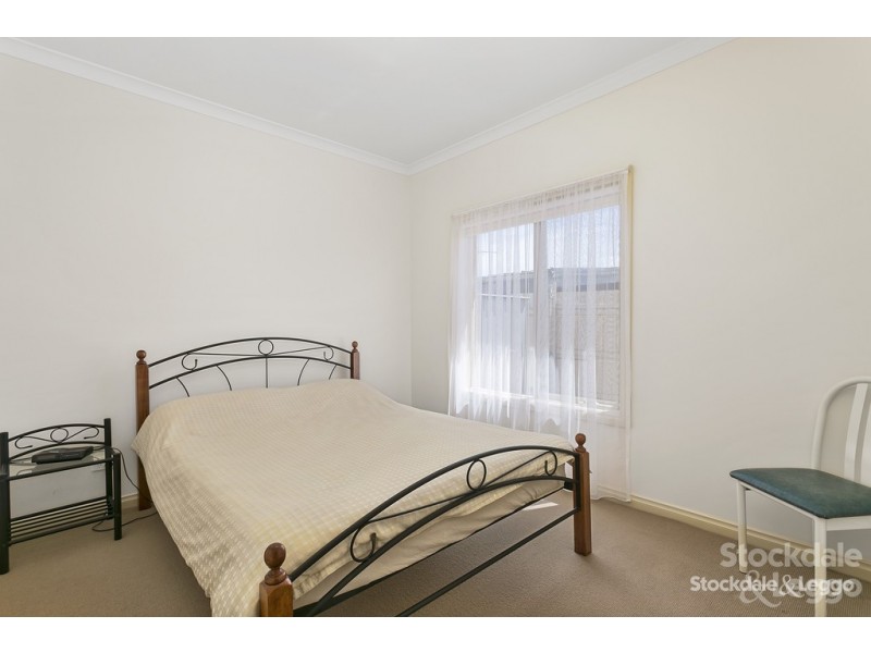 2/4 Moorfield Avenue, Rosebud VIC 3939