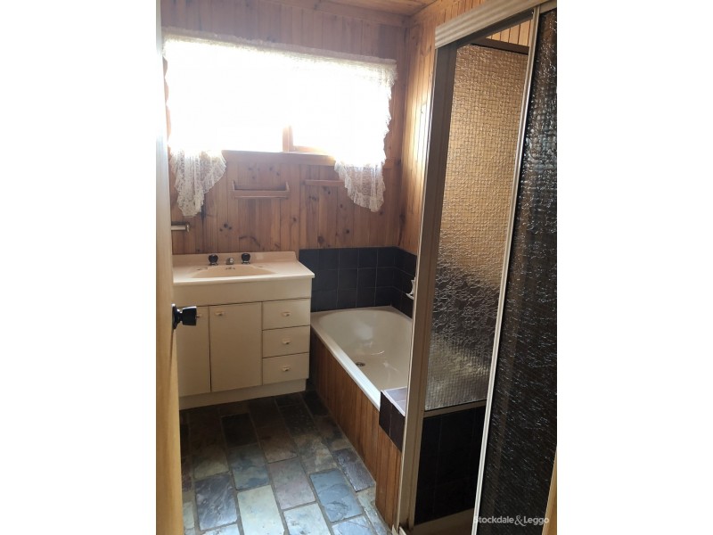 122 Seventh Avenue, Rosebud VIC 3939