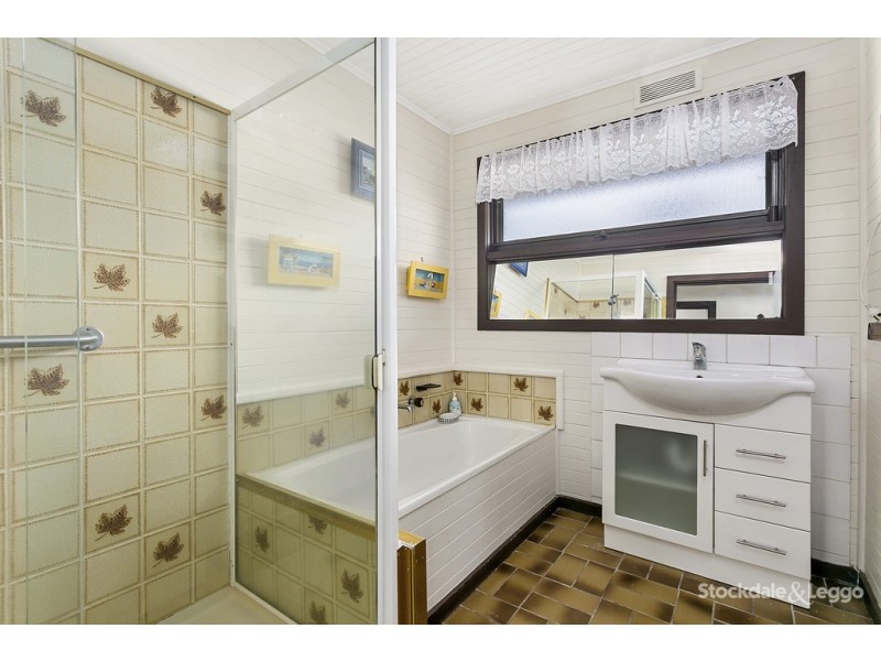 192 Eighth Avenue, Rosebud VIC 3939