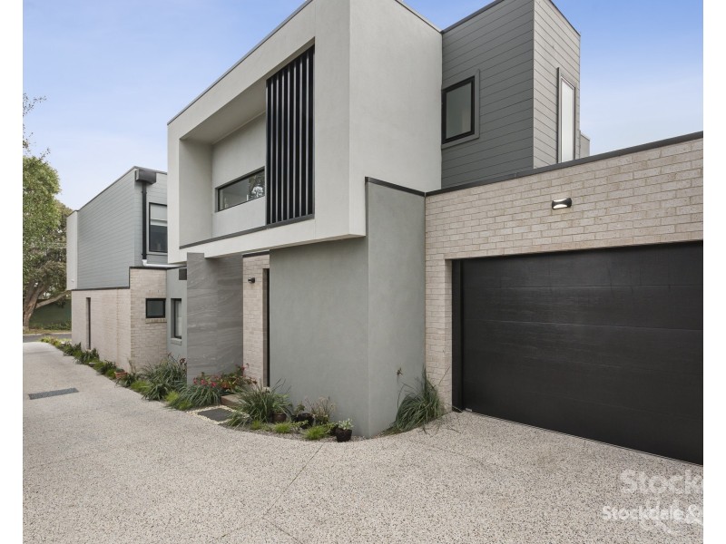 2/13 Rosebrook Avenue, Rosebud VIC 3939