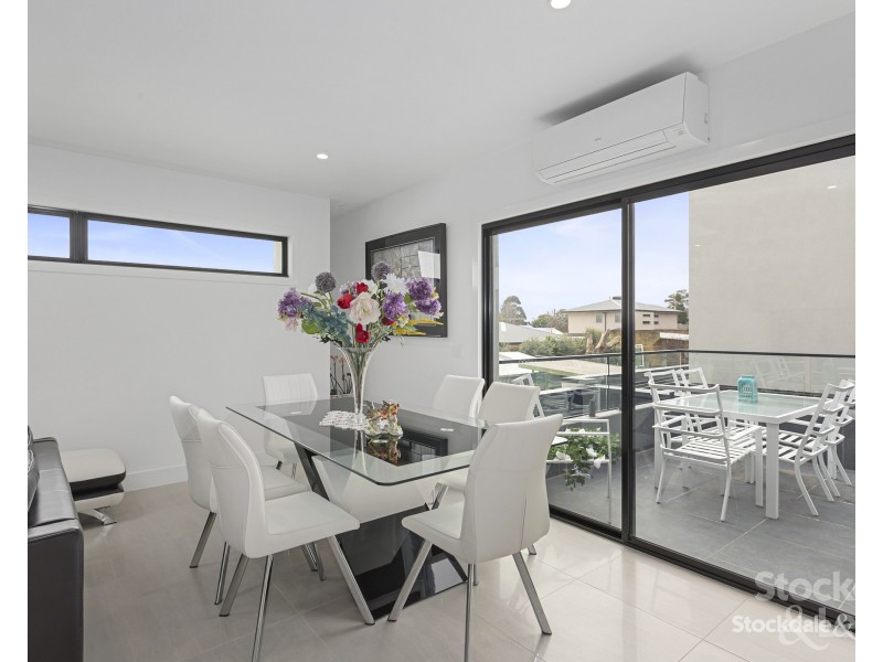2/13 Rosebrook Avenue, Rosebud VIC 3939
