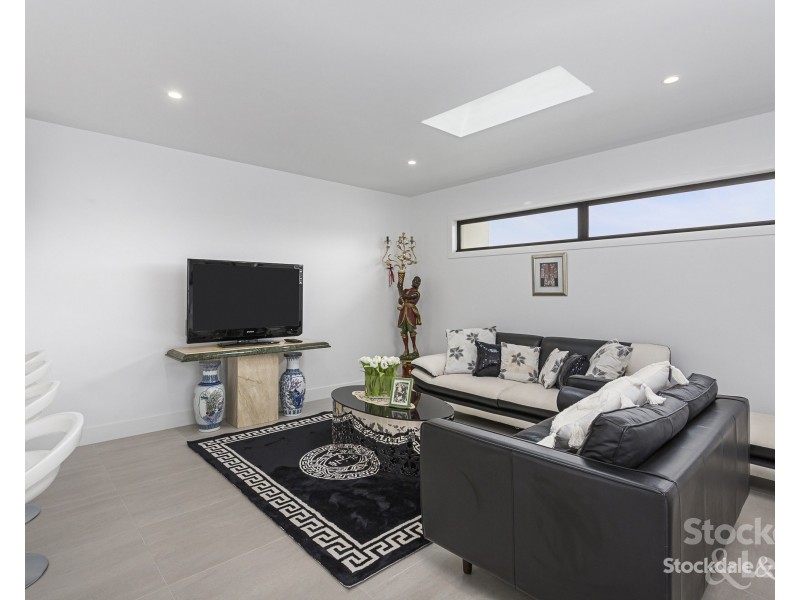 2/13 Rosebrook Avenue, Rosebud VIC 3939