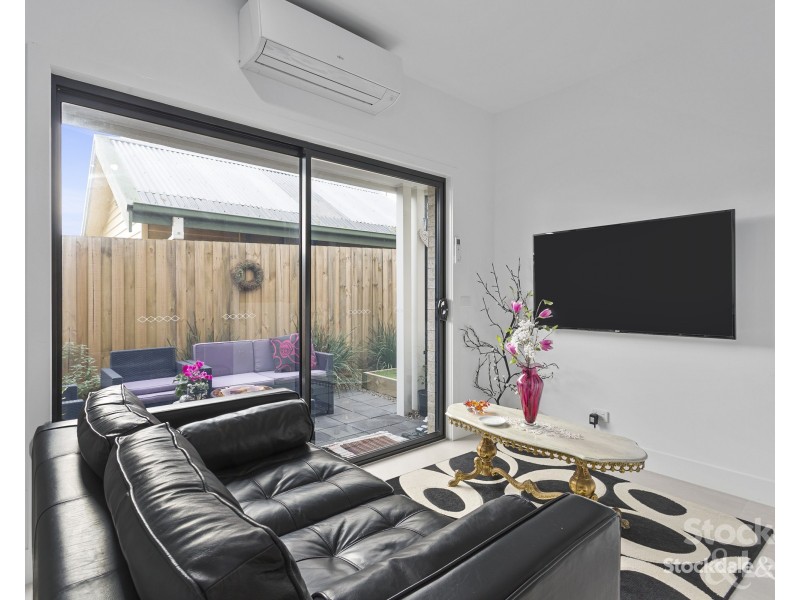 2/13 Rosebrook Avenue, Rosebud VIC 3939