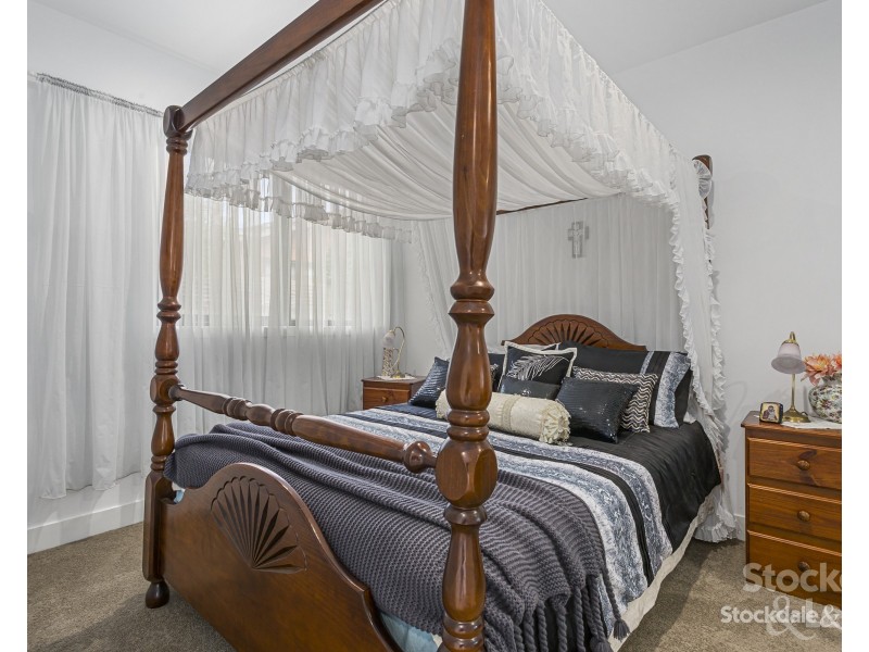 2/13 Rosebrook Avenue, Rosebud VIC 3939