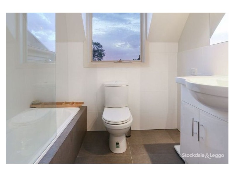 8 Sunningdale Road, Rosebud VIC 3939