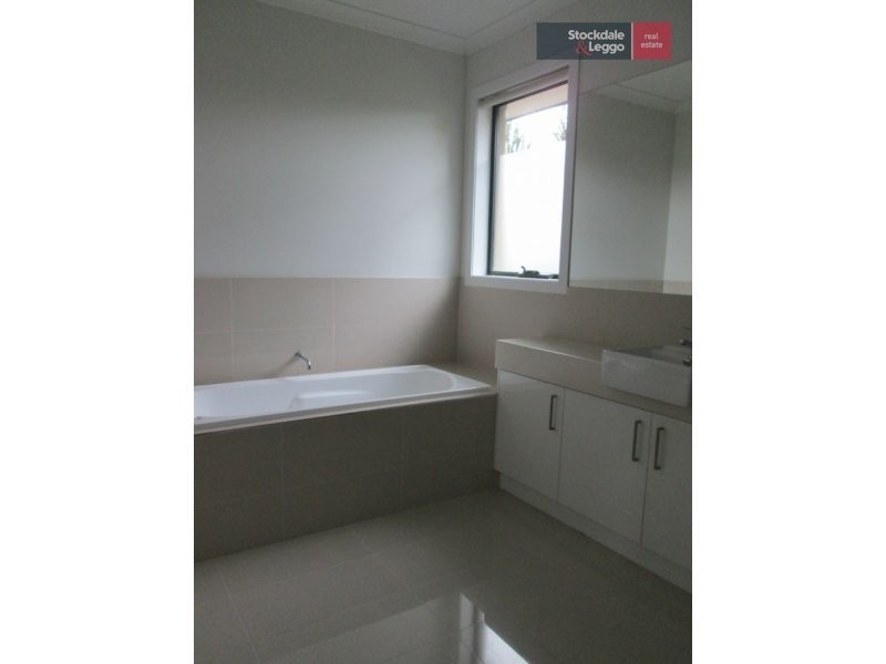 2/54 Hayes Avenue, Rosebud VIC 3939