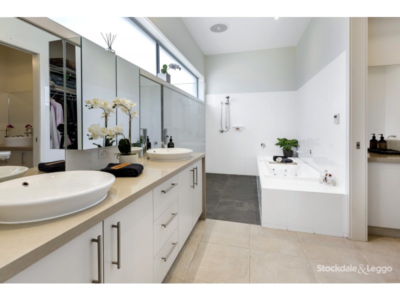 22 Ocean Grove, Mount Eliza VIC 3930