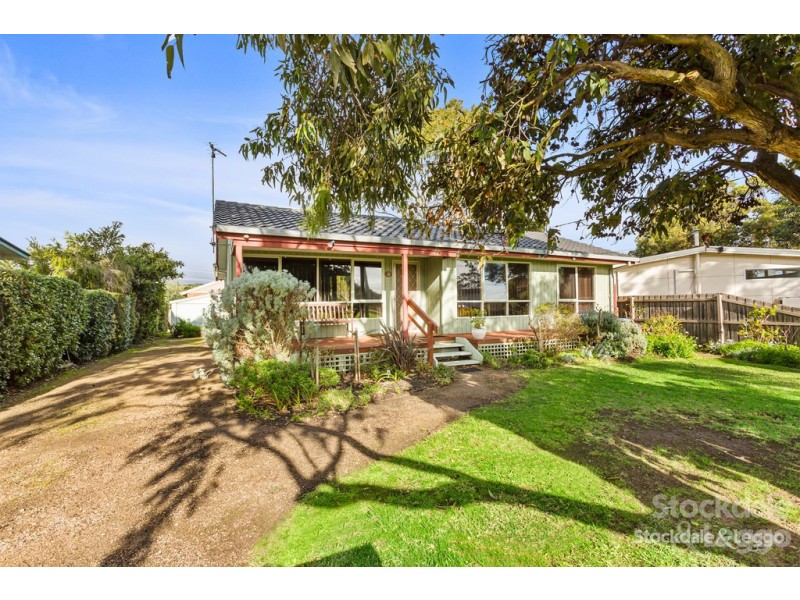 2 Dale Avenue, Safety Beach VIC 3936