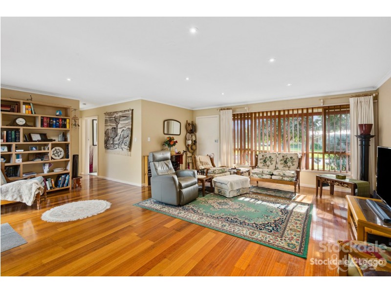 2 Dale Avenue, Safety Beach VIC 3936