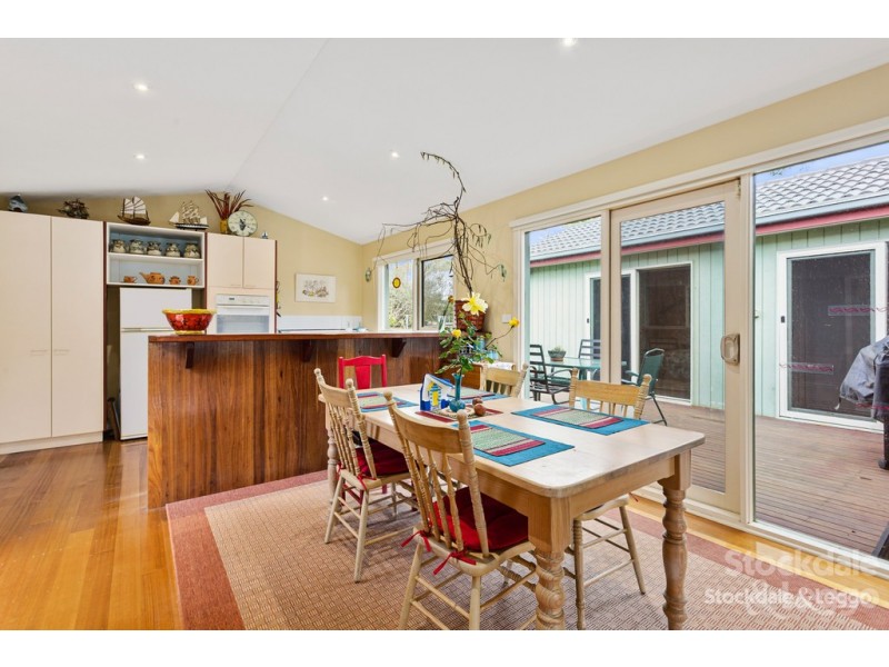 2 Dale Avenue, Safety Beach VIC 3936