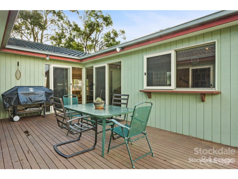 2 Dale Avenue, Safety Beach VIC 3936