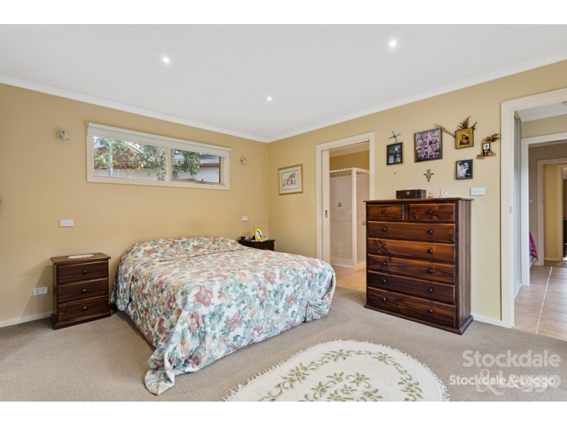 2 Dale Avenue, Safety Beach VIC 3936