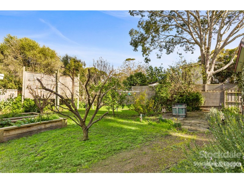 2 Dale Avenue, Safety Beach VIC 3936