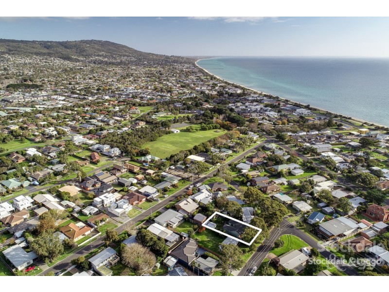 2 Dale Avenue, Safety Beach VIC 3936