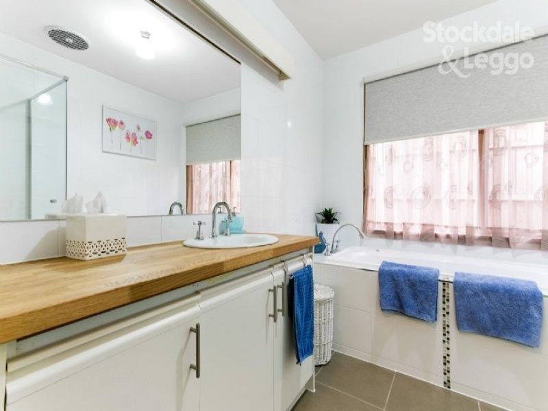 10 Rollings Close, Rosebud VIC 3939