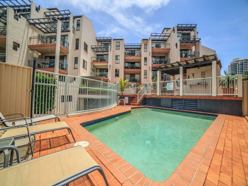 5/7-9 Robert Street, Labrador QLD 4215