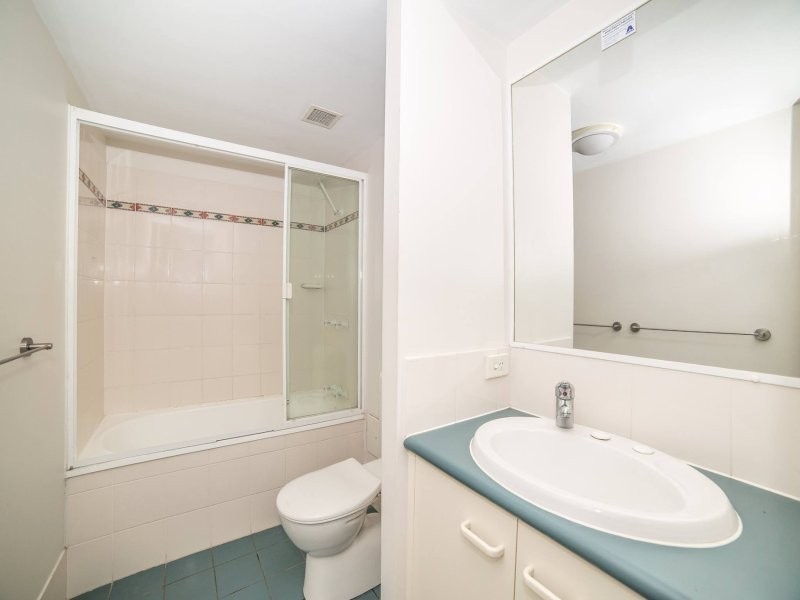 5/7-9 Robert Street, Labrador QLD 4215