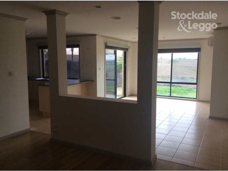 28 Mathisen Terrace, Hillside VIC 3037