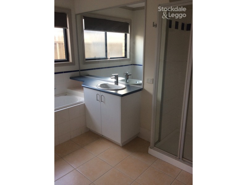 28 Mathisen Terrace, Hillside VIC 3037