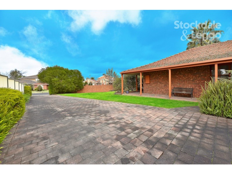 6 Irving Close, Greenvale VIC 3059