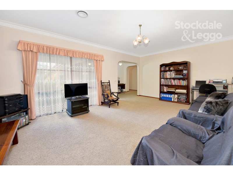 6 Irving Close, Greenvale VIC 3059
