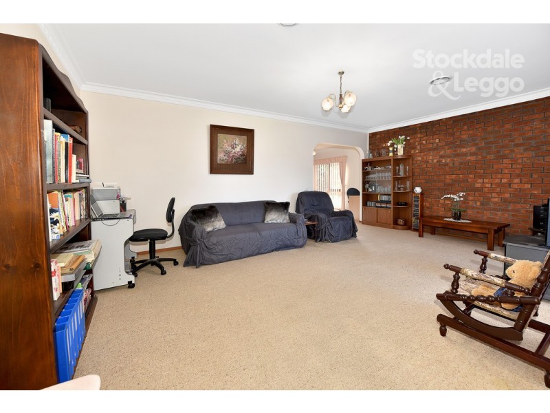 6 Irving Close, Greenvale VIC 3059