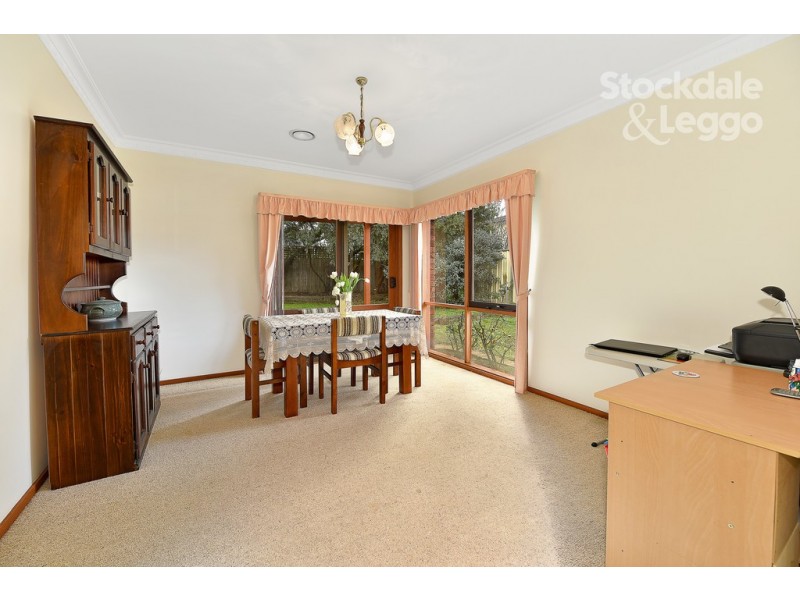 6 Irving Close, Greenvale VIC 3059