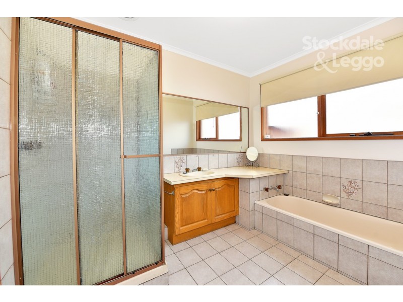 6 Irving Close, Greenvale VIC 3059