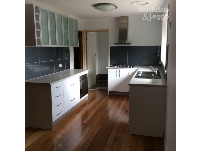 43 Elmhurst Road, Gladstone Park VIC 3043