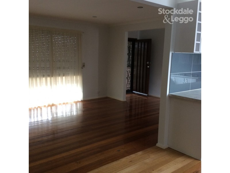 43 Elmhurst Road, Gladstone Park VIC 3043