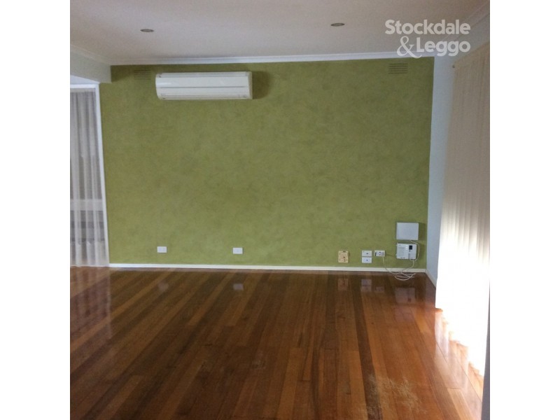 43 Elmhurst Road, Gladstone Park VIC 3043