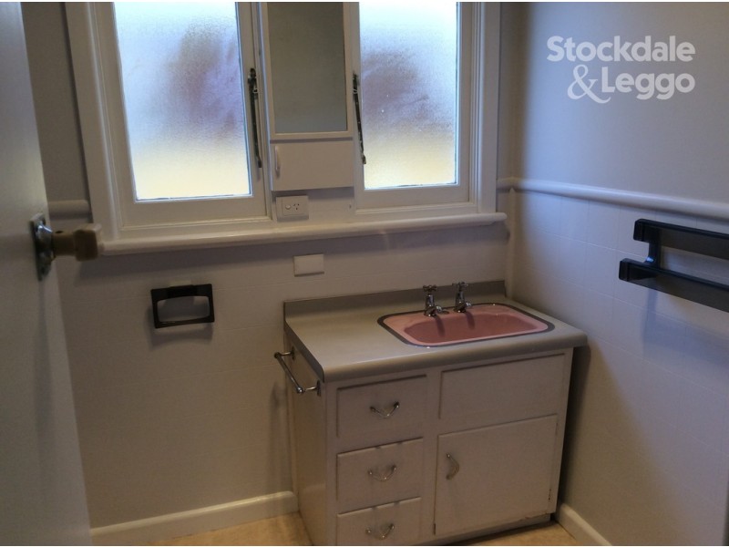 16 Ashkanasy Avenue, Pascoe Vale VIC 3044